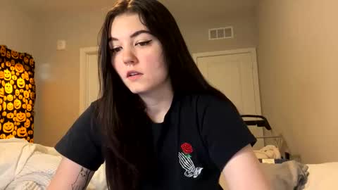 Snapshot of goddessshadowraven chatting on 01/23/25, 04:04 Goddess Raven online show from 01/23/25, 04:04