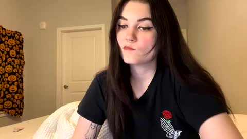 Snapshot of goddessshadowraven chatting on 01/24/25, 01:03 Goddess Raven online show from 01/24/25, 01:03