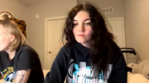 Snapshot of goddessshadowraven chatting on 01/26/25, 01:31 Goddess Raven online show from 01/26/25, 01:31