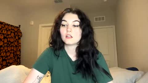 Snapshot of goddessshadowraven chatting on 02/01/25, 12:07 Goddess Raven online show from 02/01/25, 12:07