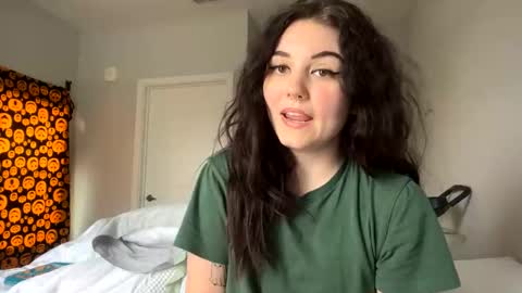 Snapshot of goddessshadowraven chatting on 02/01/25, 04:11 Goddess Raven online show from 02/01/25, 04:11