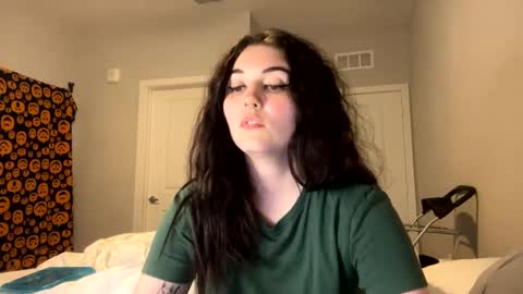 Snapshot of goddessshadowraven chatting on 02/02/25, 01:45 Goddess Raven online show from 02/02/25, 01:45