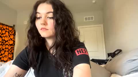 Snapshot of goddessshadowraven chatting on 02/06/25, 04:25 Goddess Raven online show from 02/06/25, 04:25