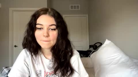 Snapshot of goddessshadowraven chatting on 02/11/25, 04:13 Goddess Raven online show from 02/11/25, 04:13