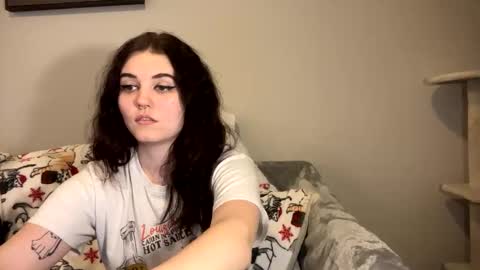 Snapshot of goddessshadowraven chatting on 02/12/25, 01:09 Goddess Raven online show from 02/12/25, 01:09