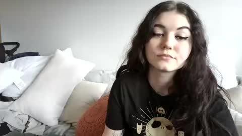 Snapshot of goddessshadowraven chatting on 02/16/25, 03:48 Goddess Raven online show from 02/16/25, 03:48