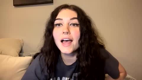 Snapshot of goddessshadowraven chatting on 02/25/25, 01:09 Goddess Raven online show from 02/25/25, 01:09