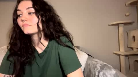 Snapshot of goddessshadowraven chatting on 03/08/25, 01:39 Goddess Raven online show from 03/08/25, 01:39