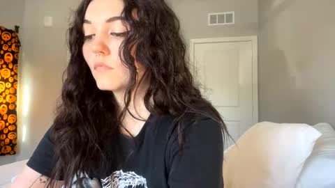 Snapshot of goddessshadowraven chatting on 03/11/25, 02:51 Goddess Raven online show from 03/11/25, 02:51