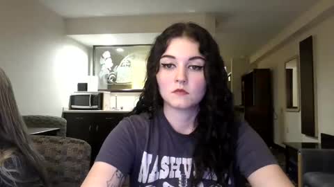 Snapshot of goddessshadowraven chatting on 09/23/25, 04:04 Goddess Raven online show from 09/23/25, 04:04