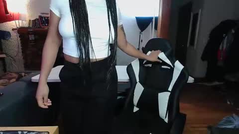 Snapshot of goddesstinaruiz chatting on 01/09/25, 11:56 Goddess Tina 3 online show from 01/09/25, 11:56