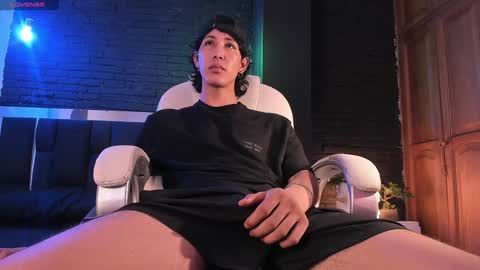 Snapshot of godly_huan chatting on 12/17/24, 07:15 HUAN online show from 12/17/24, 07:15