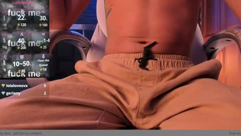 Snapshot of godly_huan chatting on 12/23/24, 06:11 HUAN online show from 12/23/24, 06:11