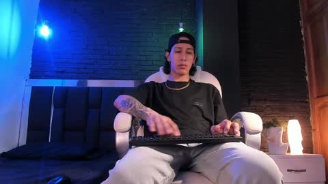 Snapshot of godly_huan chatting on 01/01/25, 02:41 HUAN online show from 01/01/25, 02:41