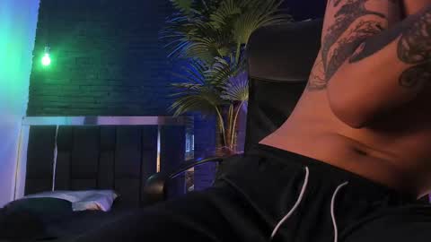 Snapshot of godly_huan chatting on 02/26/25, 03:10 HUAN online show from 02/26/25, 03:10