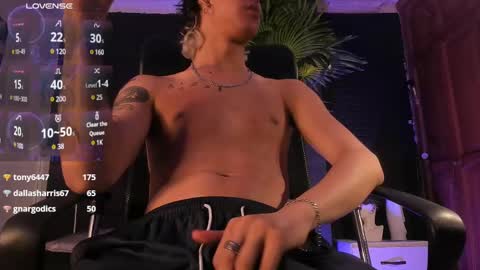 Snapshot of godly_huan chatting on 02/28/25, 07:15 HUAN online show from 02/28/25, 07:15