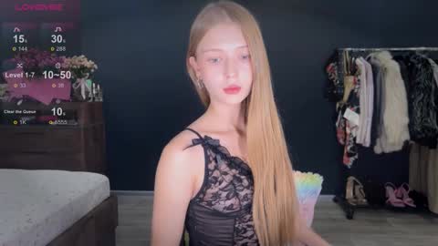 Snapshot of gogo1332 chatting on 10/12/25, 05:23 Lissandra online show from 10/12/25, 05:23