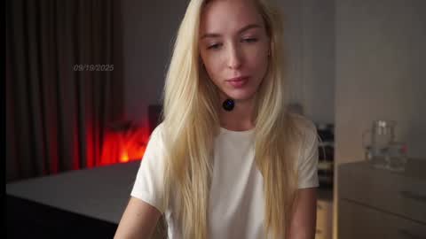 Olivia online show from 09/19/25, 09:00