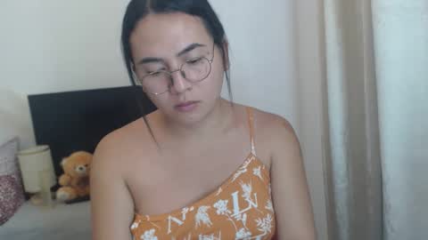 Snapshot of goldbella_ chatting on 11/24/25, 04:18 bella online show from 11/24/25, 04:18