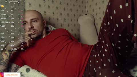 Snapshot of golden_alex chatting on 12/25/24, 04:12 Alex online show from 12/25/24, 04:12