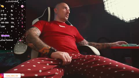 Snapshot of golden_alex chatting on 12/31/24, 05:11 Alex online show from 12/31/24, 05:11