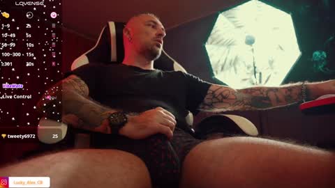 Snapshot of golden_alex chatting on 01/15/25, 07:01 Alex online show from 01/15/25, 07:01