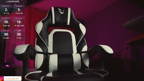 Snapshot of golden_alex chatting on 01/21/25, 11:02 Alex online show from 01/21/25, 11:02