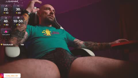 Snapshot of golden_alex chatting on 01/23/25, 07:40 Alex online show from 01/23/25, 07:40