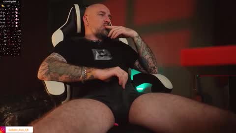 Snapshot of golden_alex chatting on 10/29/25, 11:39 Alex online show from 10/29/25, 11:39