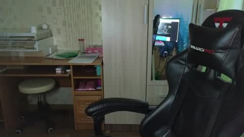 Snapshot of golden_boyyy21 chatting on 06/30/26, 04:19 Golden boyyy21 online show from 06/30/26, 04:19