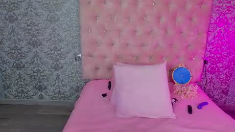 Snapshot of golden_girl__ chatting on 06/21/26, 01:41 golden girl online show from 06/21/26, 01:41