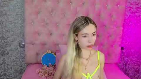 Snapshot of golden_girl__ chatting on 06/29/26, 01:45 golden girl online show from 06/29/26, 01:45