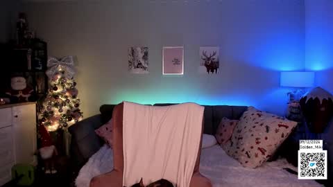 Snapshot of golden_miki chatting on 12/09/24, 03:18 Shy in the streets but a freak in the sheets online show from 12/09/24, 03:18