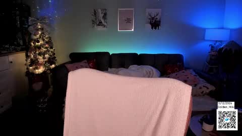 Snapshot of golden_miki chatting on 12/13/24, 12:20 Shy in the streets but a freak in the sheets online show from 12/13/24, 12:20