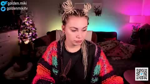 Snapshot of golden_miki chatting on 12/22/24, 01:12 Shy in the streets but a freak in the sheets online show from 12/22/24, 01:12