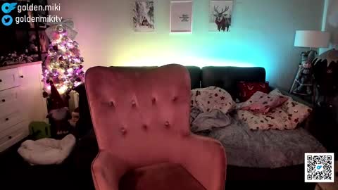 Snapshot of golden_miki chatting on 12/23/24, 02:13 Shy in the streets but a freak in the sheets online show from 12/23/24, 02:13