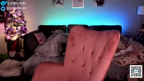 Snapshot of golden_miki chatting on 12/29/24, 04:16 Shy in the streets but a freak in the sheets online show from 12/29/24, 04:16