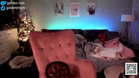 Snapshot of golden_miki chatting on 12/30/24, 06:09 Shy in the streets but a freak in the sheets online show from 12/30/24, 06:09