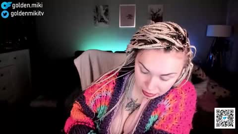 Snapshot of golden_miki chatting on 01/01/25, 04:07 Shy in the streets but a freak in the sheets online show from 01/01/25, 04:07