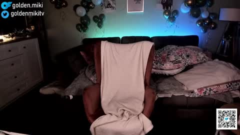 Snapshot of golden_miki chatting on 01/05/25, 04:14 Shy in the streets but a freak in the sheets online show from 01/05/25, 04:14