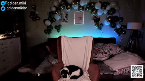 Snapshot of golden_miki chatting on 01/05/25, 07:17 Shy in the streets but a freak in the sheets online show from 01/05/25, 07:17