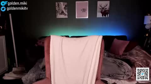 Snapshot of golden_miki chatting on 01/25/25, 04:23 Shy in the streets but a freak in the sheets online show from 01/25/25, 04:23