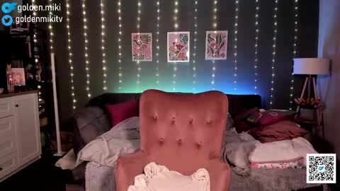 Snapshot of golden_miki chatting on 02/13/25, 08:38 Shy in the streets but a freak in the sheets online show from 02/13/25, 08:38