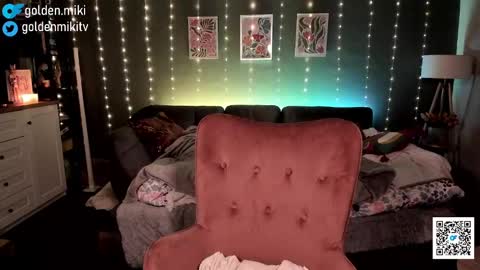 Snapshot of golden_miki chatting on 02/17/25, 04:09 Shy in the streets but a freak in the sheets online show from 02/17/25, 04:09