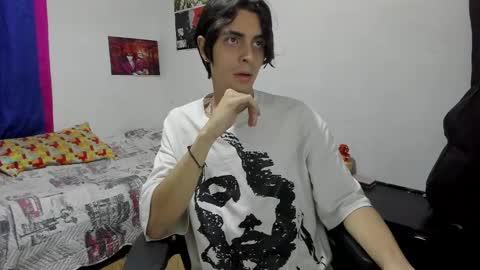 Snapshot of golden_ryan chatting on 10/09/25, 04:10 Jmmmm online show from 10/09/25, 04:10