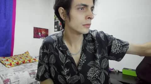 Snapshot of golden_ryan chatting on 10/13/25, 02:44 Jmmmm online show from 10/13/25, 02:44