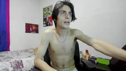 Snapshot of golden_ryan chatting on 10/22/25, 02:34 Jmmmm online show from 10/22/25, 02:34