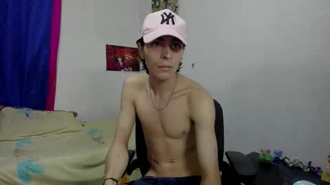 Snapshot of golden_ryan chatting on 11/25/25, 06:02 Jmmmm online show from 11/25/25, 06:02