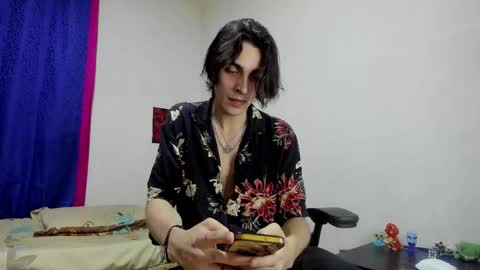 Snapshot of golden_ryan chatting on 11/30/25, 01:31 Jmmmm online show from 11/30/25, 01:31