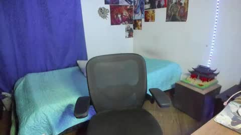 Snapshot of golden_ryan chatting on 04/26/26, 06:44 Jmmmm online show from 04/26/26, 06:44